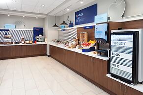 Holiday Inn Express & Suites Reedsburg - Dells Area by IHG