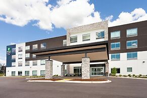 Holiday Inn Express & Suites Reedsburg - Dells Area by IHG