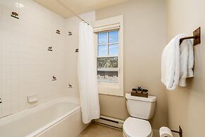 Saddle Ridge V2 3 Bedroom Condo by Moonlight Basin Lodging