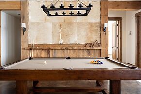 30 Spur Road 6 Bedroom Home by Moonlight Basin Lodging