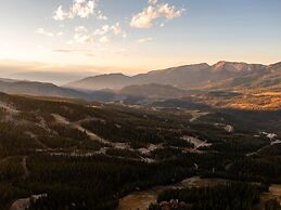 30 Spur Road 6 Bedroom Home by Moonlight Basin Lodging