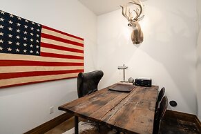 30 Spur Road 6 Bedroom Home by Moonlight Basin Lodging