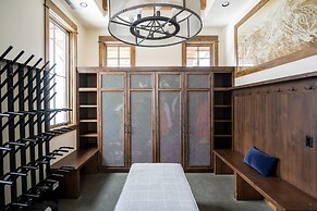 30 Spur Road 6 Bedroom Home by Moonlight Basin Lodging