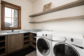 30 Spur Road 6 Bedroom Home by Moonlight Basin Lodging