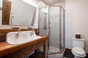 30 Spur Road 6 Bedroom Home by Moonlight Basin Lodging