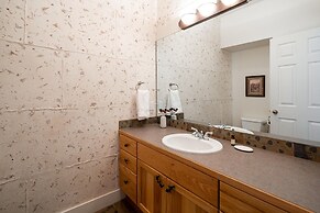 Saddle Ridge D3 3 Bedroom Condo by Moonlight Basin Lodging