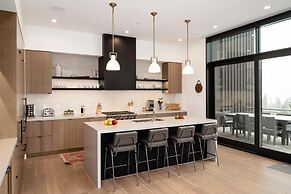 8a Treeline 5 Bedroom Home by Moonlight Basin Lodging