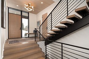 8a Treeline 5 Bedroom Home by Moonlight Basin Lodging