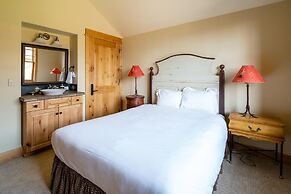 Penthouse 4 3 Bedroom Lodge by Moonlight Basin Lodging