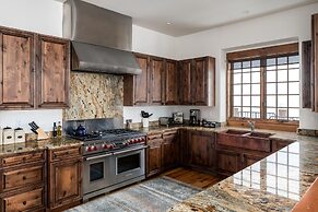 Luxury Suite 6a 3 Bedroom Condo by Moonlight Basin Lodging
