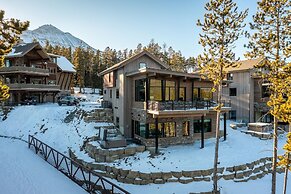 9 Deep Forest Drive 6 Bedroom Home by Moonlight Basin Lodging