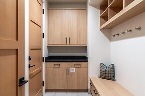 9 Deep Forest Drive 6 Bedroom Home by Moonlight Basin Lodging