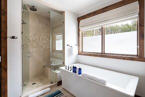 4 Diversion Lane 6 Bedroom Home by Moonlight Basin Lodging