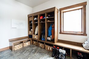 4 Diversion Lane 6 Bedroom Home by Moonlight Basin Lodging