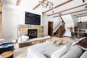 4 Diversion Lane 6 Bedroom Home by Moonlight Basin Lodging