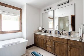 4 Diversion Lane 6 Bedroom Home by Moonlight Basin Lodging