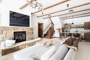 4 Diversion Lane 6 Bedroom Home by Moonlight Basin Lodging