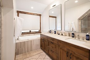 4 Diversion Lane 6 Bedroom Home by Moonlight Basin Lodging