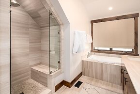 4 Diversion Lane 6 Bedroom Home by Moonlight Basin Lodging