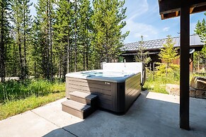 27 Lake Cabin 3 Bedroom Home by Moonlight Basin Lodging