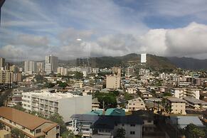 Renovated Modern & Minimalist Century City Studio Condo by RedAwning