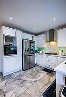 Immaculate 3 Bed Luxury House in Dagenham London