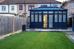 Immaculate 3 Bed Luxury House in Dagenham London