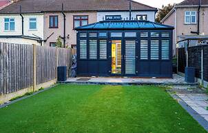 3 Bed House - Sleeps 6 With Free Parking