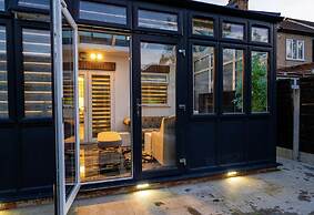 Immaculate 3 Bed Luxury House in Dagenham London