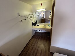 Valley Inn and Suites