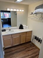 Valley Inn and Suites