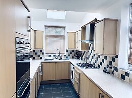 Inviting 3-bed House in Nottingham Central