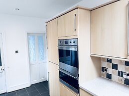 Inviting 3-bed House in Nottingham Central