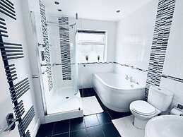 Inviting 3-bed House in Nottingham Central