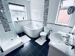 Inviting 3-bed House in Nottingham Central