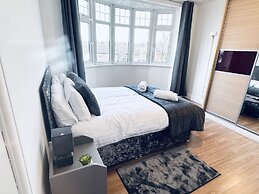 Inviting 3-bed House in Nottingham Central