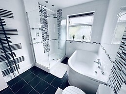 Inviting 3-bed House in Nottingham Central