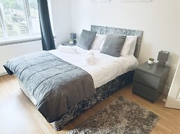 Inviting 3-bed House in Nottingham Central