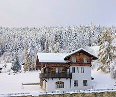 Between Boutique Hotel