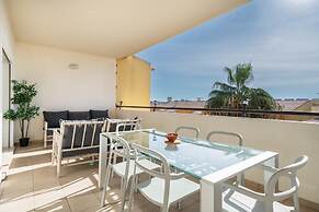 Bright and Modern 2 Bed Apartment Vale de Parra by Ideal Homes