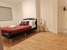 Charming 5 Bedroom House in Bexley