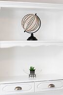 Sky Blue Apartment Waszyngton by Renters