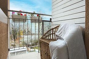 Sky Blue Apartment Waszyngton by Renters