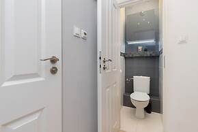 Sky Blue Apartment Waszyngton by Renters