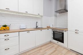 Sky Blue Apartment Waszyngton by Renters