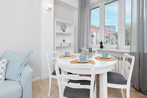 Sky Blue Apartment Waszyngton by Renters