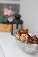 Sky Blue Apartment Waszyngton by Renters