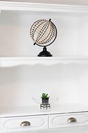 Sky Blue Apartment Waszyngton by Renters