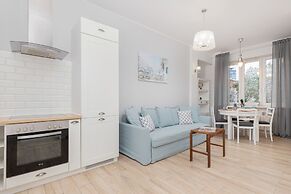 Sky Blue Apartment Waszyngton by Renters