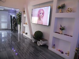 Gold Crown international Hotel